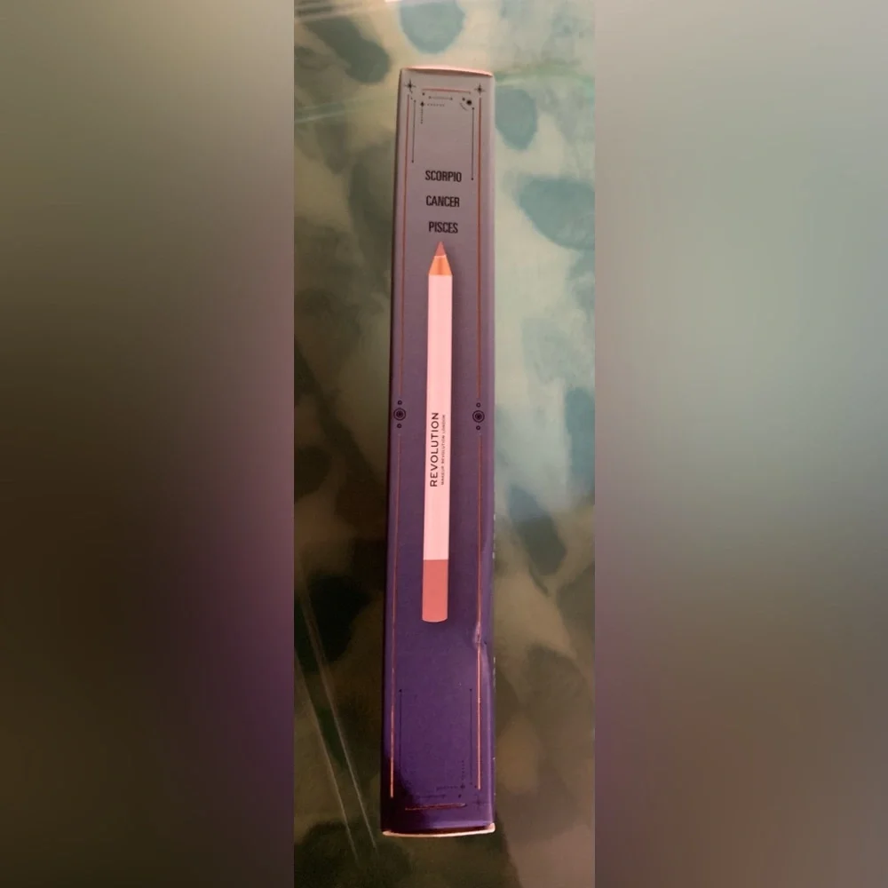 Revolution London “Fantasy Water Lip Kit” Lip Gloss & Liner full size